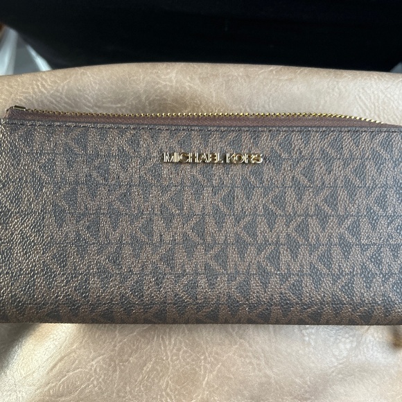 MK Wallet - Picture 1 of 5